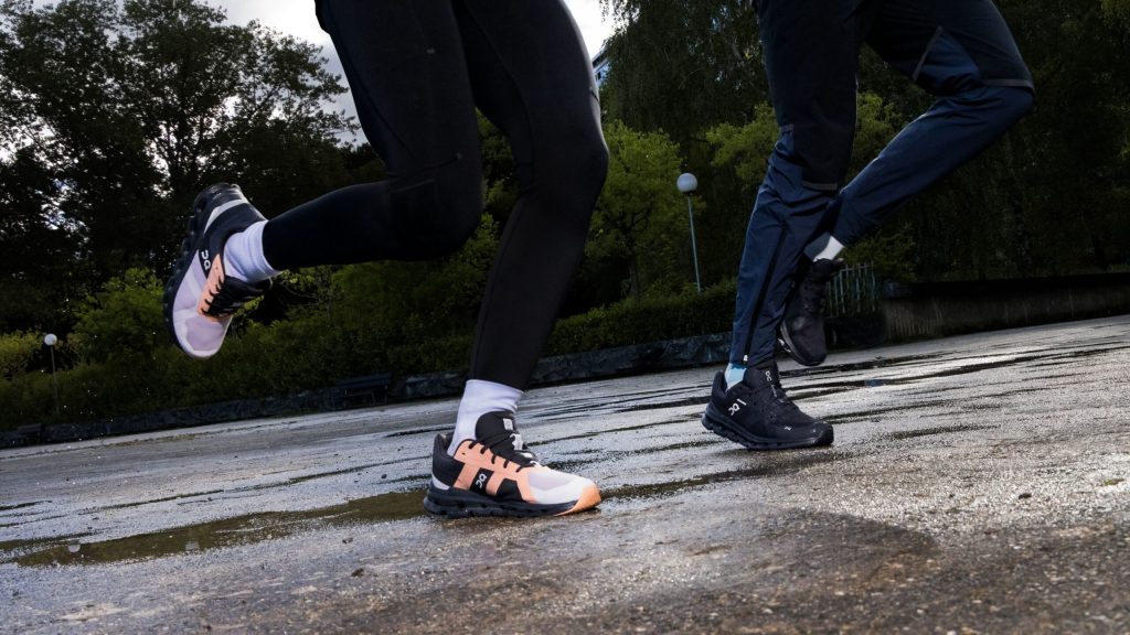 Medium_JPEG-fw23-weatherproof_campaign-performance_running-editorial-performance_running-02__3_-scaled